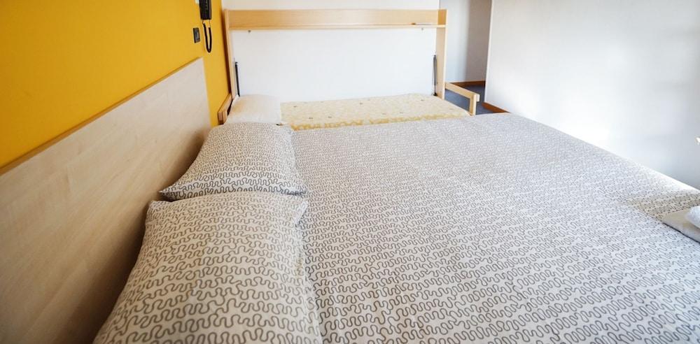Hotel Morfeo - Young People Hotels (Adults Only) Rimini Exteriör bild